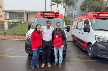 Foto - Entrega de cinco ambulâncias para atender o SAMU Norte Pioneiro.