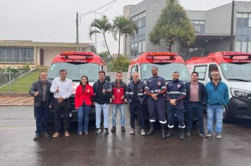 Foto - Entrega de cinco ambulâncias para atender o SAMU Norte Pioneiro.