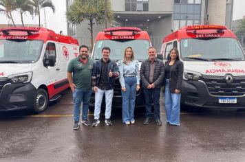 Foto - Entrega de cinco ambulâncias para atender o SAMU Norte Pioneiro.