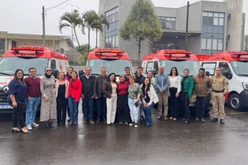 Foto - Entrega de cinco ambulâncias para atender o SAMU Norte Pioneiro.