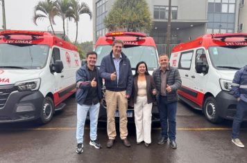 Foto - Entrega de cinco ambulâncias para atender o SAMU Norte Pioneiro.