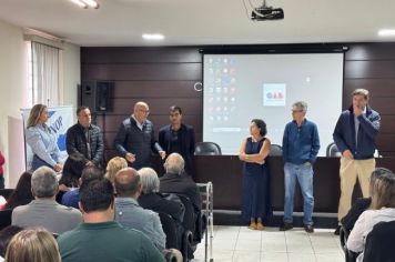 Foto - Entrega de cinco ambulâncias para atender o SAMU Norte Pioneiro.
