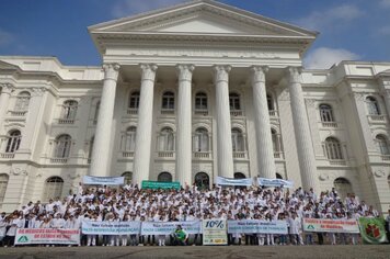 Alunos de Medicina protestam contra 'importação' de médicos